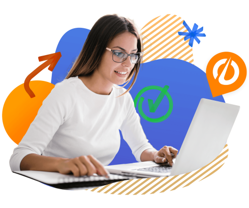 Mujer con ordenador opositas camiseta blanca