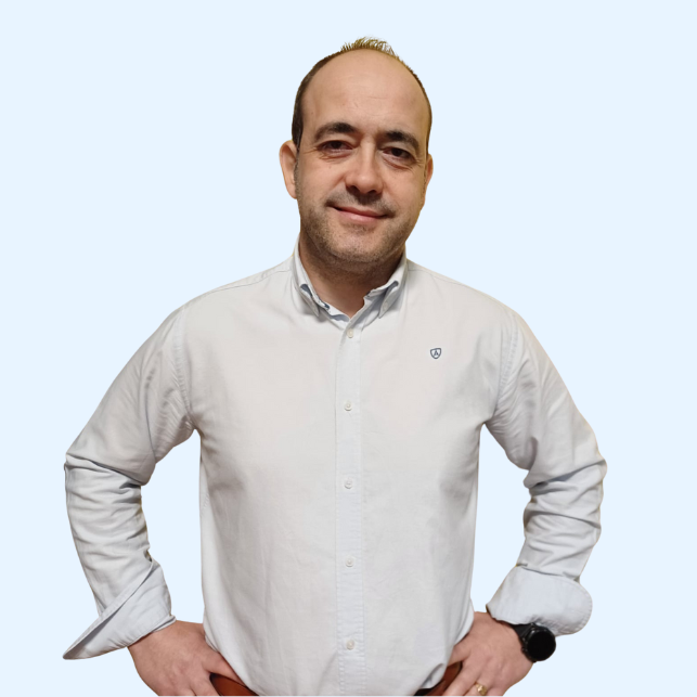 Rafael Castillo fondo azul